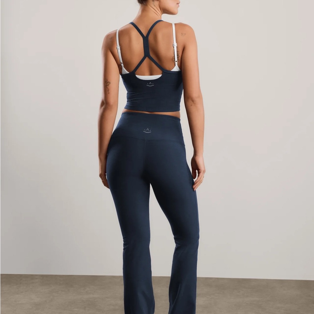 Beyond yoga Women’s Navy High-Waist bootcut leggings